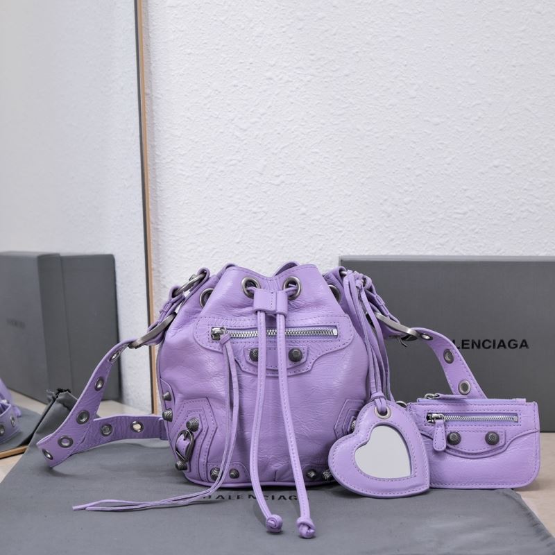 Ba*len*cia*ga bucket bags